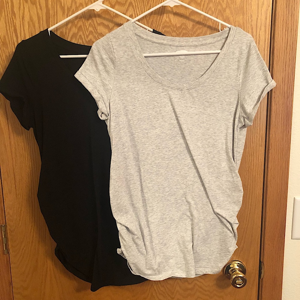 2 Pack old navy maternity T-shirts